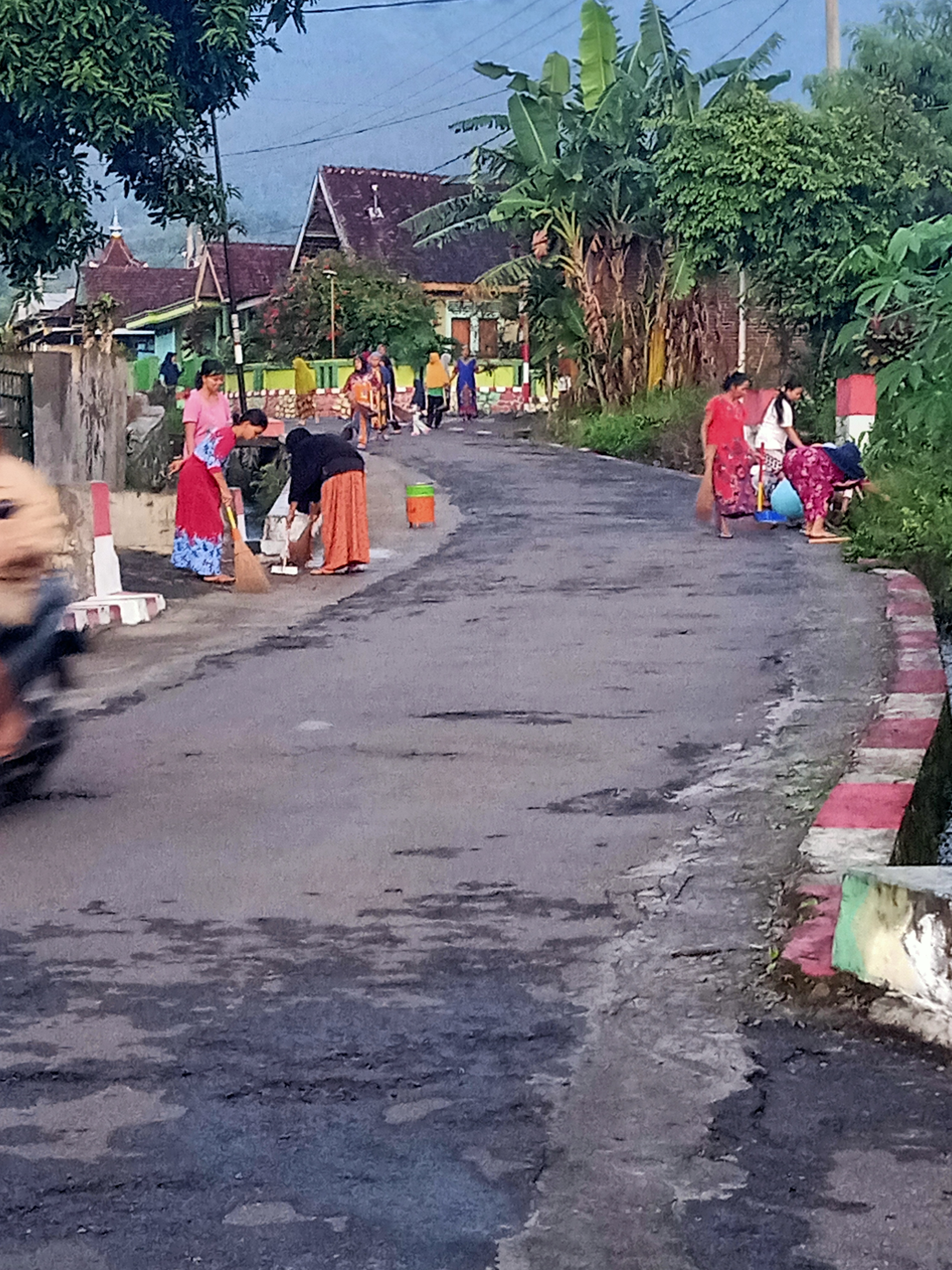 MINGGU BERSIH RT 01 RW 03 MEDELAN