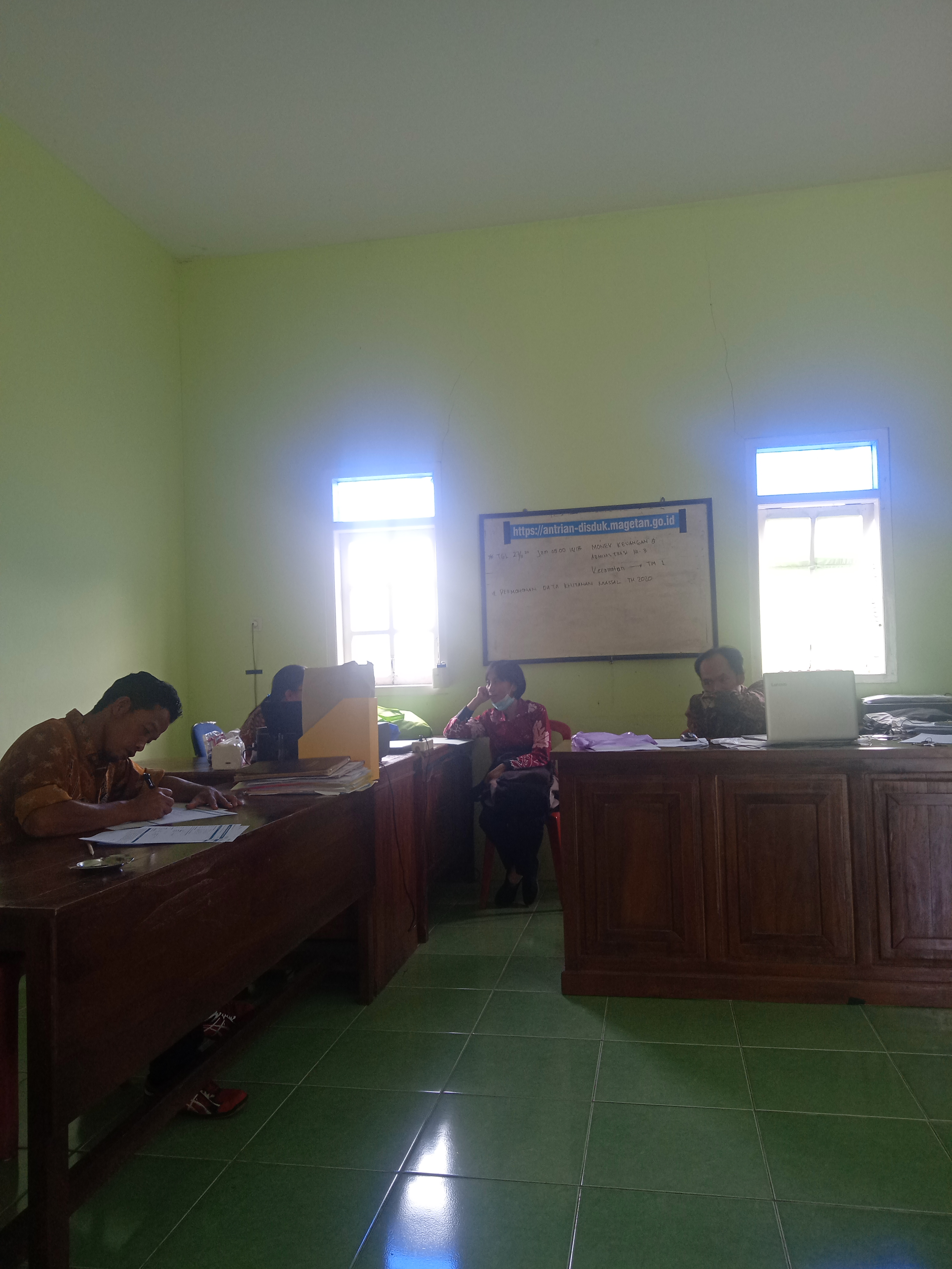 PENYERAHAN BLANKO KARTU TANI