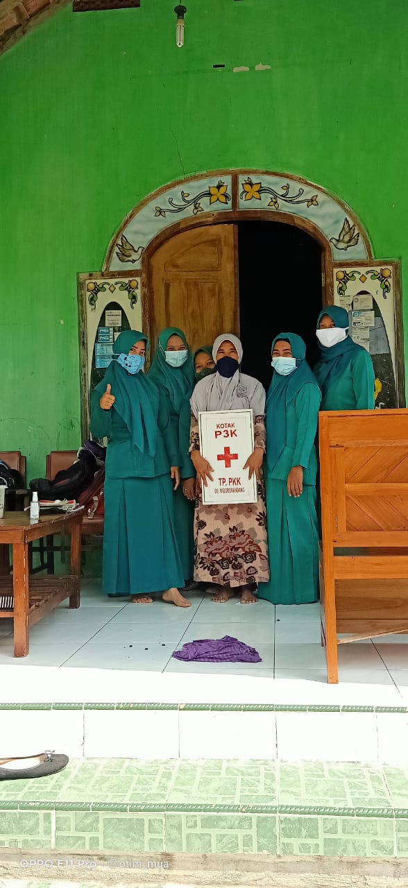 PENYALURAN KOTAK P3K DI RT 01 DAN RT 02 RW 03 